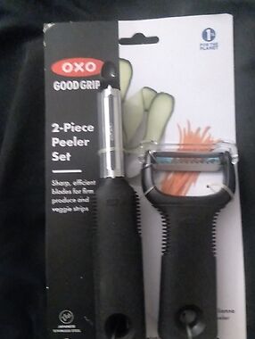 Oxo Good Grip 2-Piece Peeler Set – Black and Silver